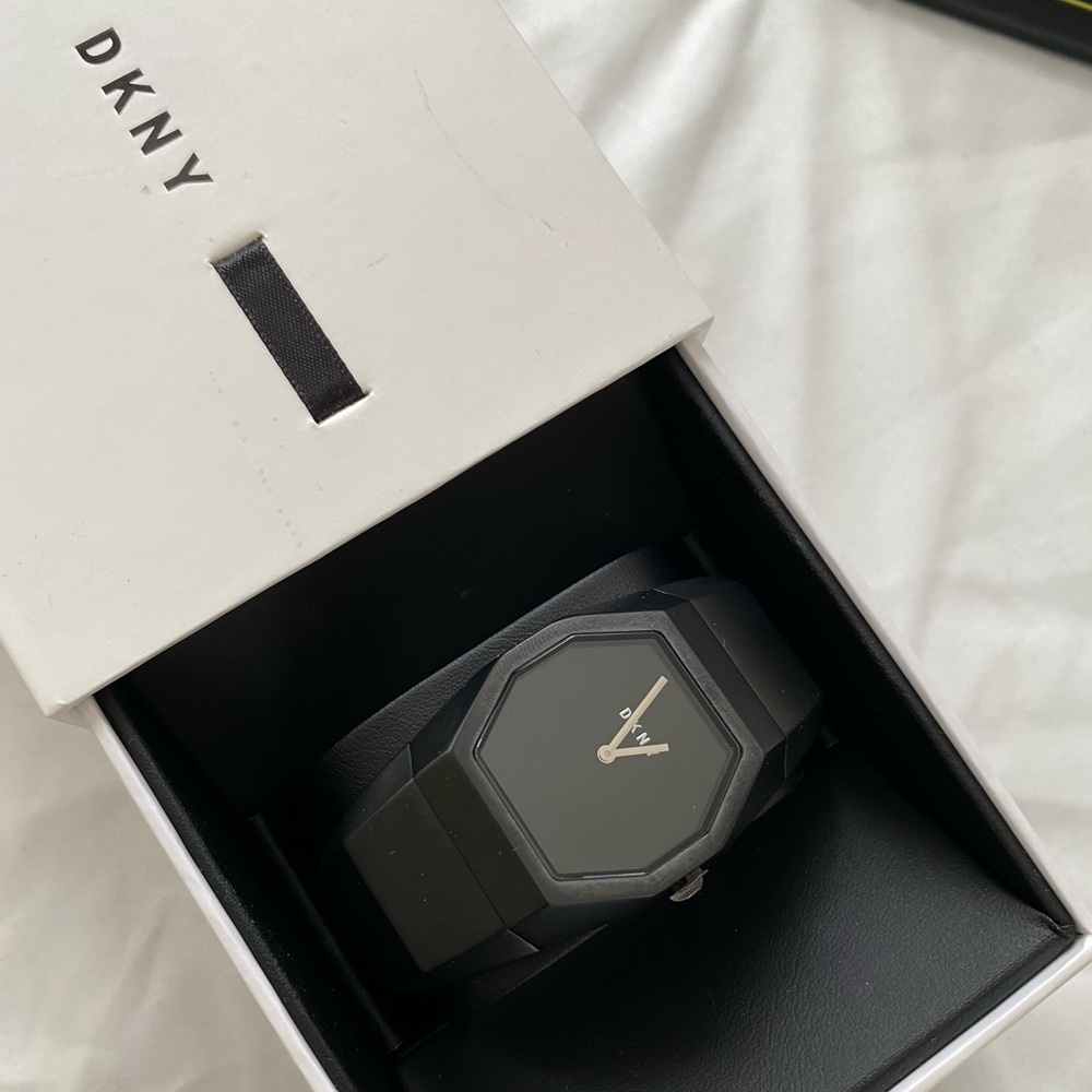 DKNY WATCH